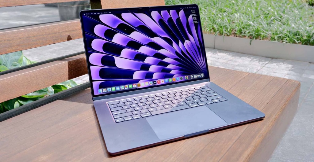 MacBook Air 15" – Puce M4, 16 Go RAM, 256 Go SSD – Minuit (MW1L3)